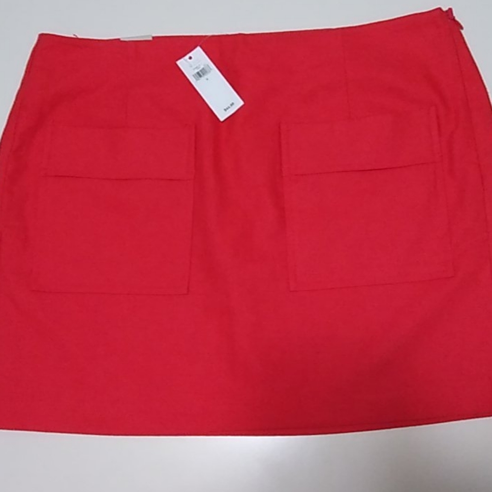 New Gap skirt with front pockets